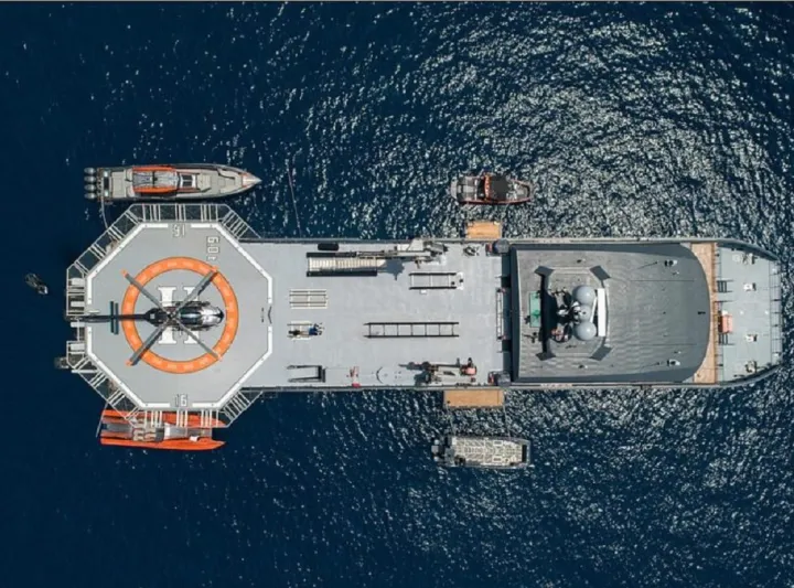 للأثرياء فقط.. يخت فاخر بمروحية وغواصة لتجربة استثنائية في عالم البحار
