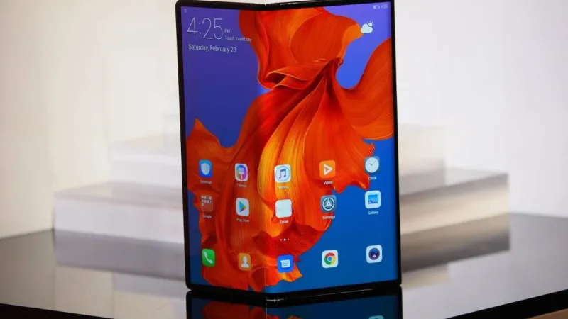سعر ومواصفات Huawei Mate X.. وأهم مميزات وعيوب الهاتف القابل للطي 