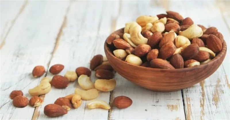 ماذا يفعل 14 جراما يوميا من المكسرات في جسمك ؟