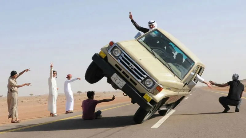 تفحيط جنوني على طريق سريع بالمملكة يثير الرعب.. وهذه حقيقته «فيديو»