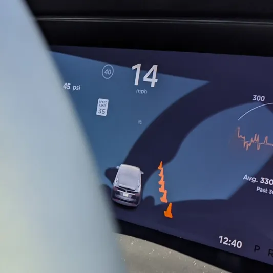 القيادة نائما.. «تسلا» تطور سيارات جديدة