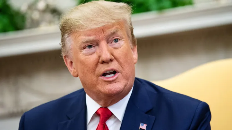 الرئيس الأمريكي يعيد نشر تغريدة بالعربية.. ما السبب؟ «فيديو»