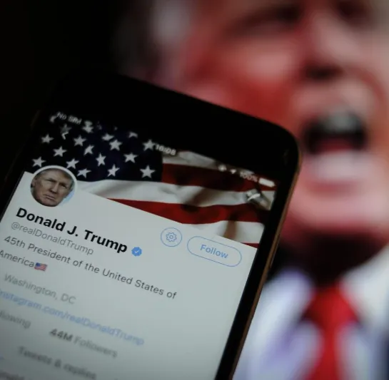 الرئيس الأمريكي يعيد نشر تغريدة بالعربية.. ما السبب؟ «فيديو»