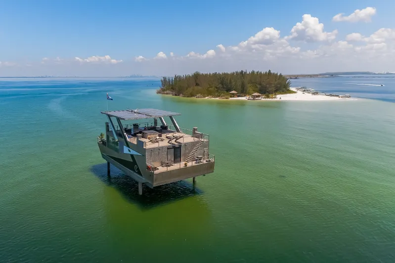 أول يخت فاخر بأرجل هيدروليكية! «فيديو»