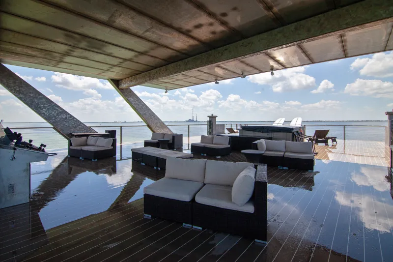 أول يخت فاخر بأرجل هيدروليكية! «فيديو»