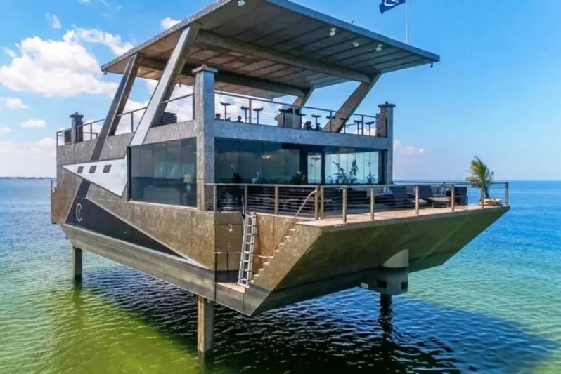 أول يخت فاخر بأرجل هيدروليكية! «فيديو»