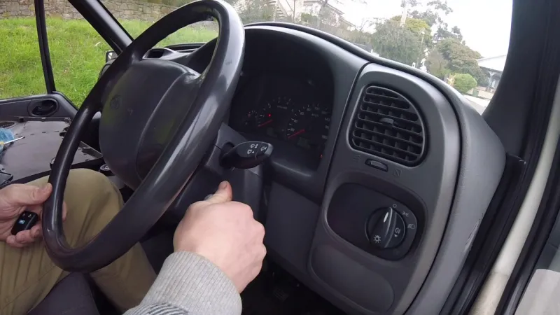 ما أسباب تبطيل السيارة الأوتوماتيك أثناء السير؟