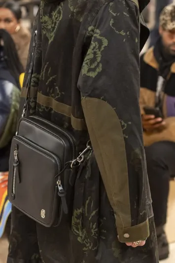 أجمل تصاميم خريف 2019..الحقيبة الرجالية نظرة تاريخية موجزة