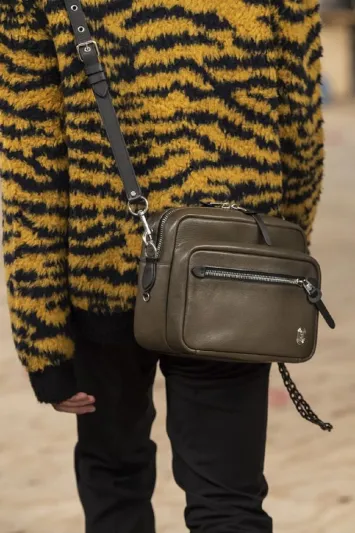 أجمل تصاميم خريف 2019..الحقيبة الرجالية نظرة تاريخية موجزة