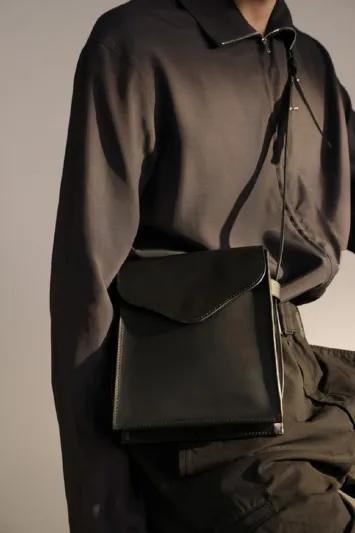 أجمل تصاميم خريف 2019..الحقيبة الرجالية نظرة تاريخية موجزة