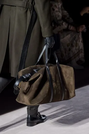 أجمل تصاميم خريف 2019..الحقيبة الرجالية نظرة تاريخية موجزة