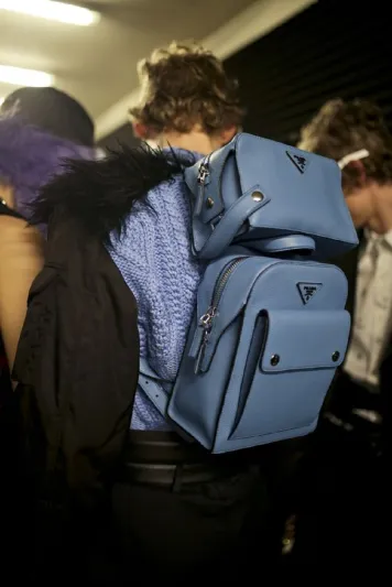 أجمل تصاميم خريف 2019..الحقيبة الرجالية نظرة تاريخية موجزة