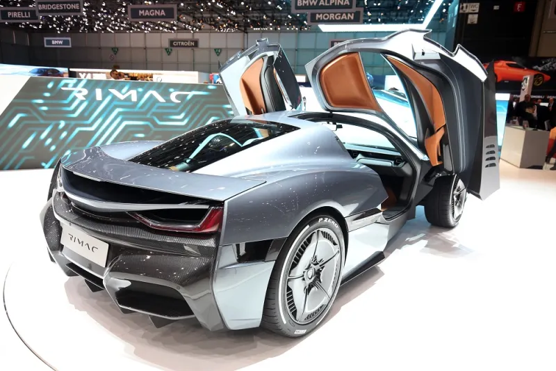 خمس سيارات سوبر كهربائية: هل يتحول الأثرياء عن الدفع البترولي؟