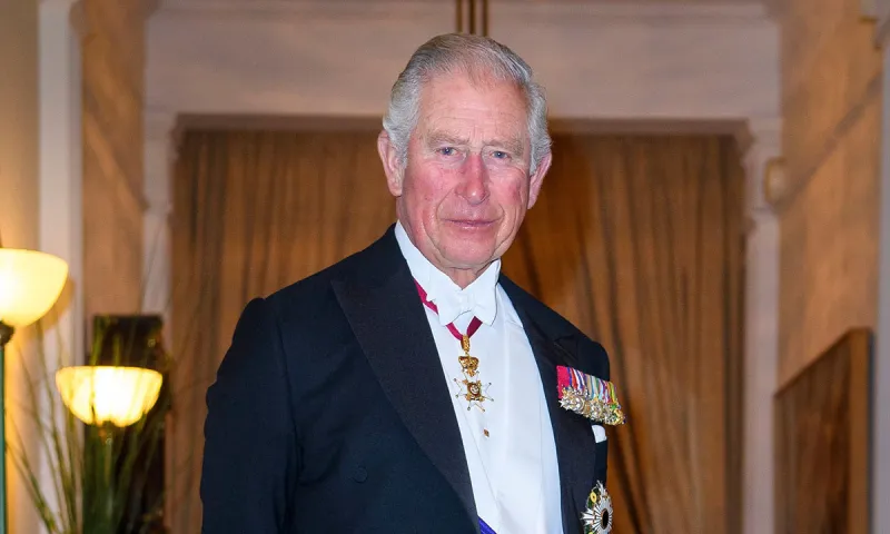 الأمير تشارلز يقتحم عالم الأزياء 