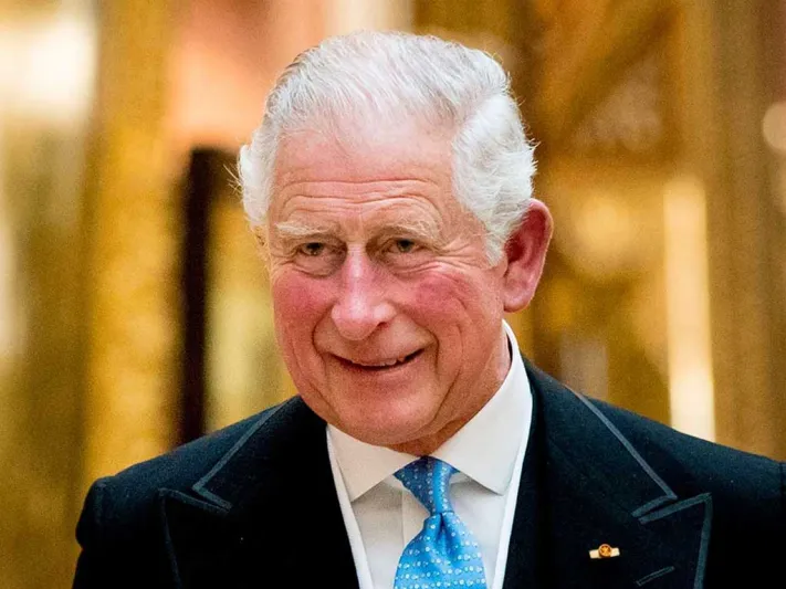 الأمير تشارلز يقتحم عالم الأزياء 