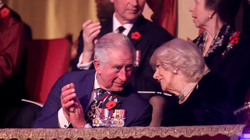 الأمير تشارلز يقتحم عالم الأزياء 