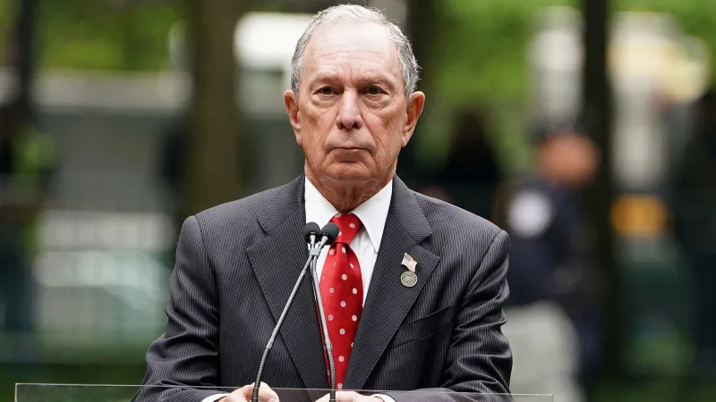 بلومبرغ يتسلح بـ 100 مليون دولار لمواجهة ترامب 