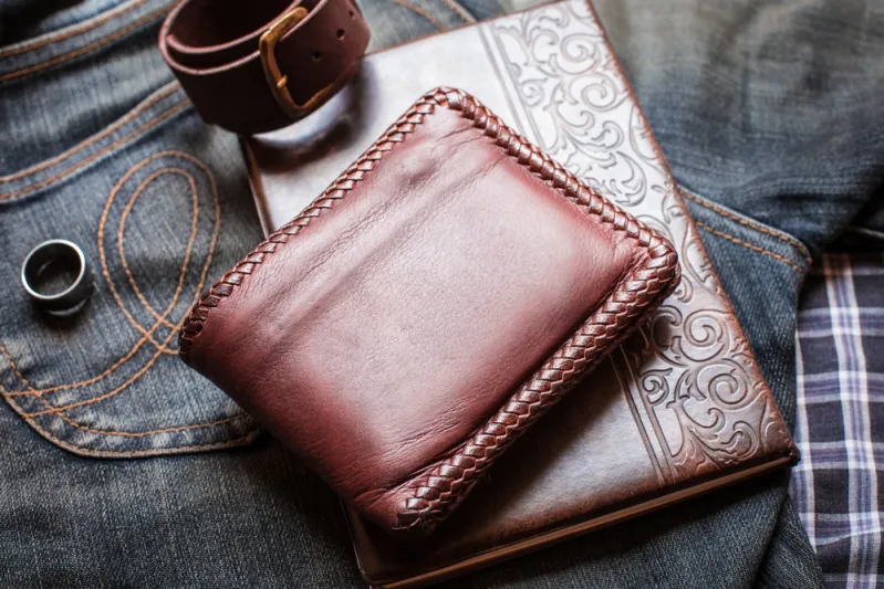  للرجل العربي الأنيق.. أرقى حافظات النقود لعام 2020