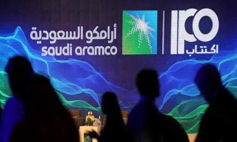 الجميع يتسارع للاكتتاب في «أرامكو»..  لمن تكون أولوية التخصيص؟