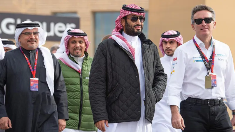 الأمير محمد بن سلمان يشهد انطلاق أول جولة لـ «إيه بي بي فورمولا إي» «صور»