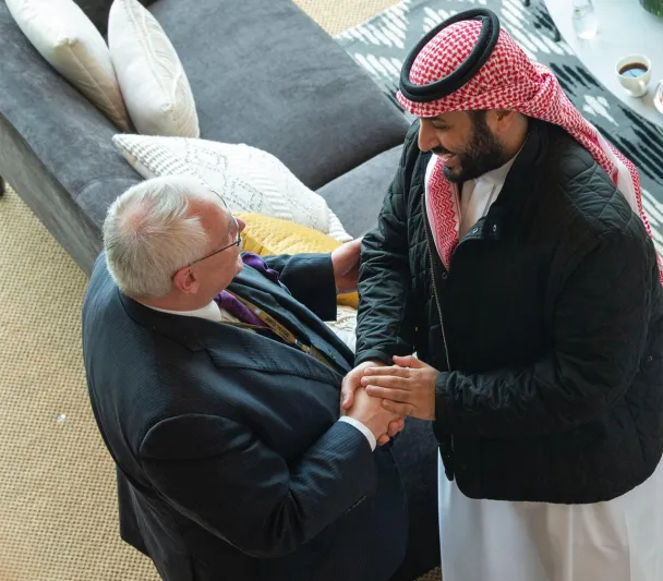 الأمير محمد بن سلمان يشهد انطلاق أول جولة لـ «إيه بي بي فورمولا إي» «صور»