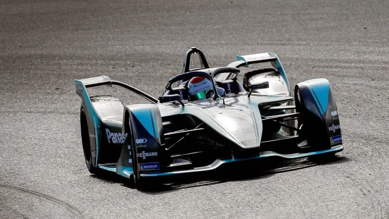 تعرف على نتائج الجولة الأولى من سباق «فورمولا إي».. فيديو