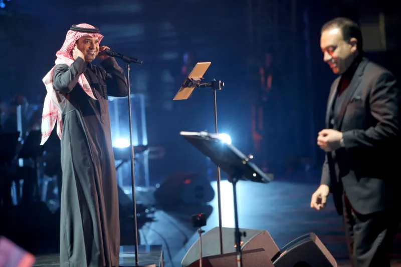 الفنان راشد الماجد يتألق حضوراً وأداءً ويطرب جمهور الرياض في ليلة «السندباد»