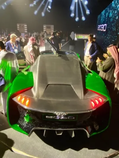 لا مثيل لها بالعالم.. الكشف عن سيارة المستقبل «2030» في موسم الرياض «فيديو»