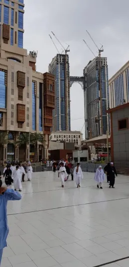 انتهاء تركيب أعلى مصلى معلق في العالم بمكة المكرمة