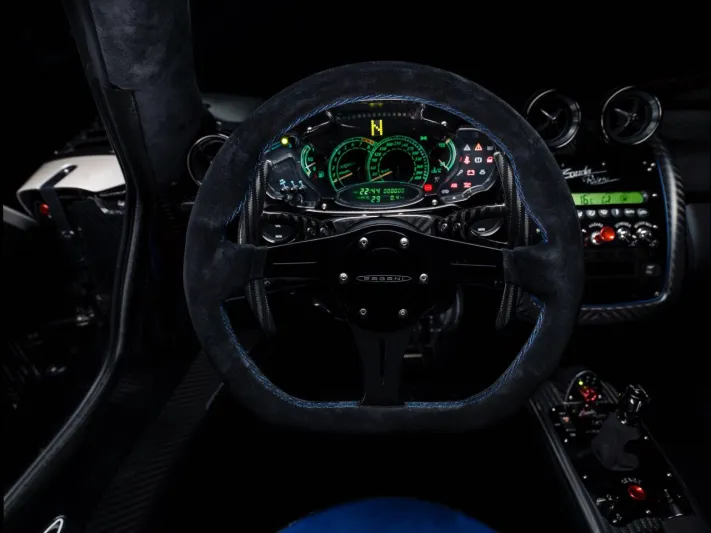 كم يبلغ سعر أغلى سيارة في مزاد معرض الرياض للسيارات؟ «فيديو»