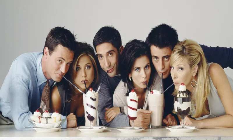 أبطال «Friends» يلمحون لعودة محتملة.. هل النقود السبب؟