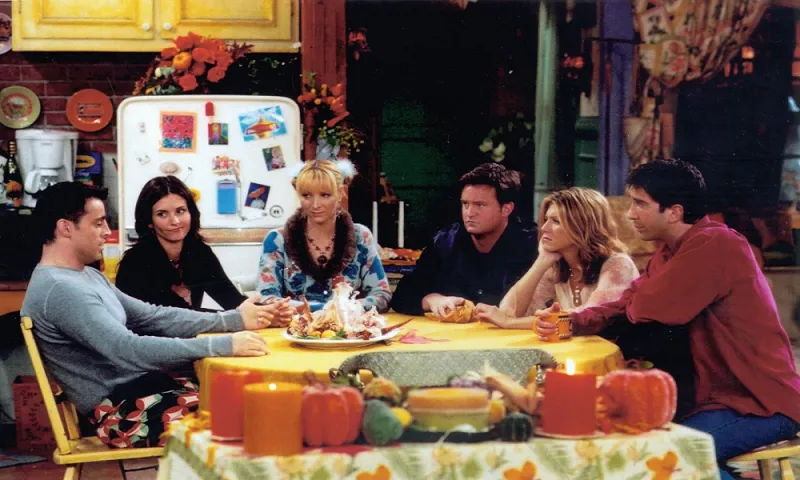 أبطال «Friends» يلمحون لعودة محتملة.. هل النقود السبب؟