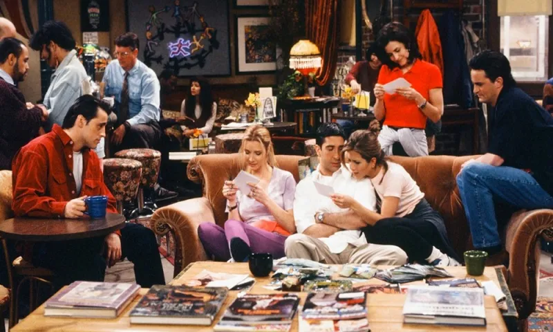 أبطال «Friends» يلمحون لعودة محتملة.. هل النقود السبب؟