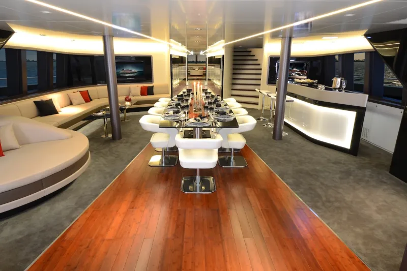 «Royal Falcon» أول قطمران بلمسات من بورشه «فيديو»