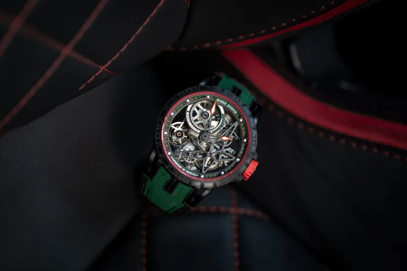 «روجيه دوبوي» تحتفل بالعيد الوطني لدولة الإمارات العربية المتحدة مع إصدار محدود من ساعة «اكسكاليبور»