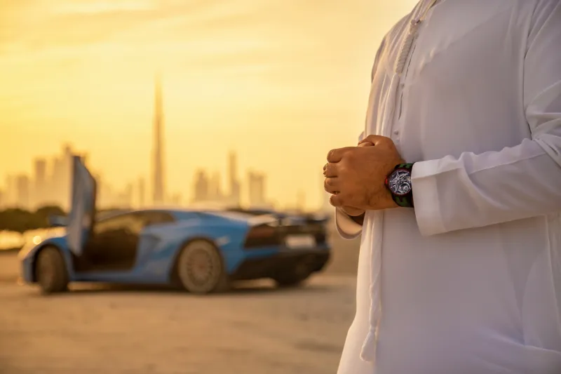 «روجيه دوبوي» تحتفل بالعيد الوطني لدولة الإمارات العربية المتحدة مع إصدار محدود من ساعة «اكسكاليبور»