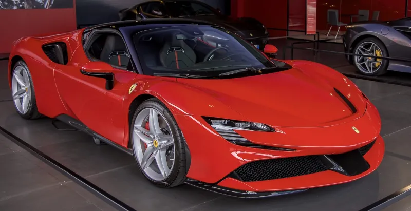 هل أنت من عشاق فيراري؟  اقتنِ «SF90 Stradale» من الإمارات بـ2 مليون درهم