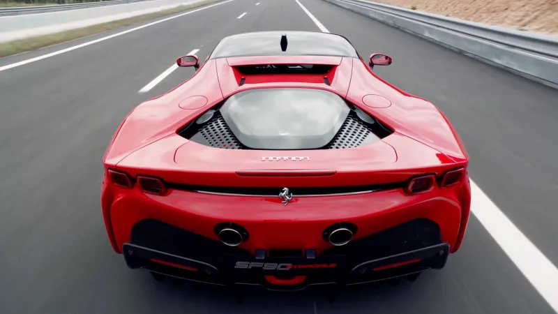هل أنت من عشاق فيراري؟  اقتنِ «SF90 Stradale» من الإمارات بـ2 مليون درهم