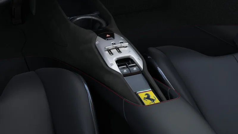 هل أنت من عشاق فيراري؟  اقتنِ «SF90 Stradale» من الإمارات بـ2 مليون درهم