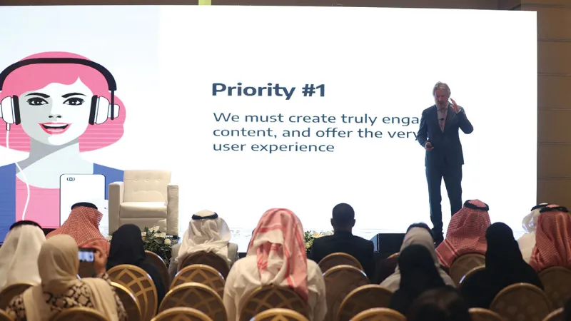 الحارثي يخط رسالة ترحيب بالضيوف.. ماذا قال الإعلاميون العرب عن منتدى الإعلام السعودي؟ (فيديو)