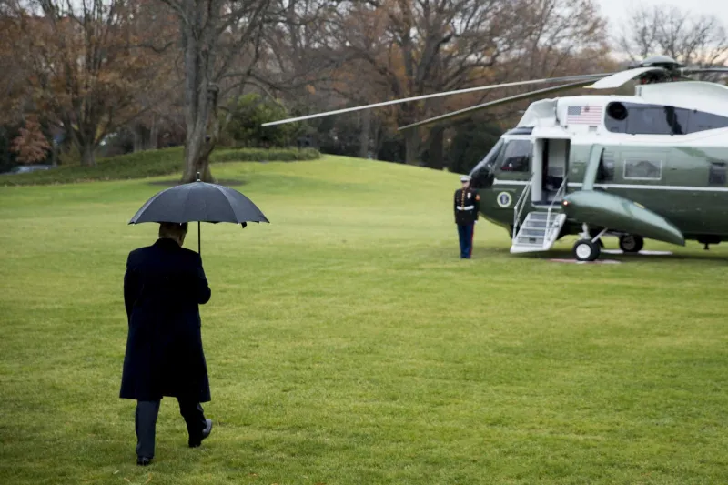 موقف محرج.. ترامب ينسى زوجته مجددًا «فيديو»