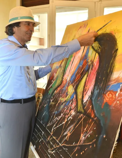 حديث الفن والقانون والحياة مع التشكيلي المحامي نعيم اشماعو