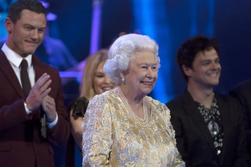 أرعبت الملايين من البريطانيين.. من يقف وراء شائعة وفاة الملكة إليزابيث؟