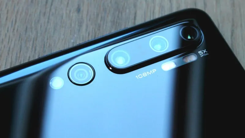 تصميم هاتف أبل الجديد بدون منفذ للشحن 