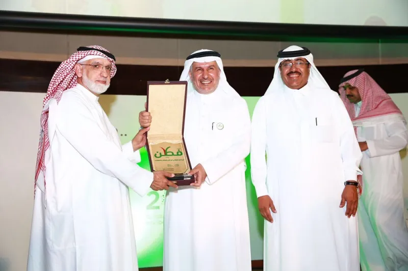 ساهم في إعادة الحياة لـ96 شخصا.. ماذا تعرف عن جراح «فصل التوائم» السعودي؟ «فيديو»