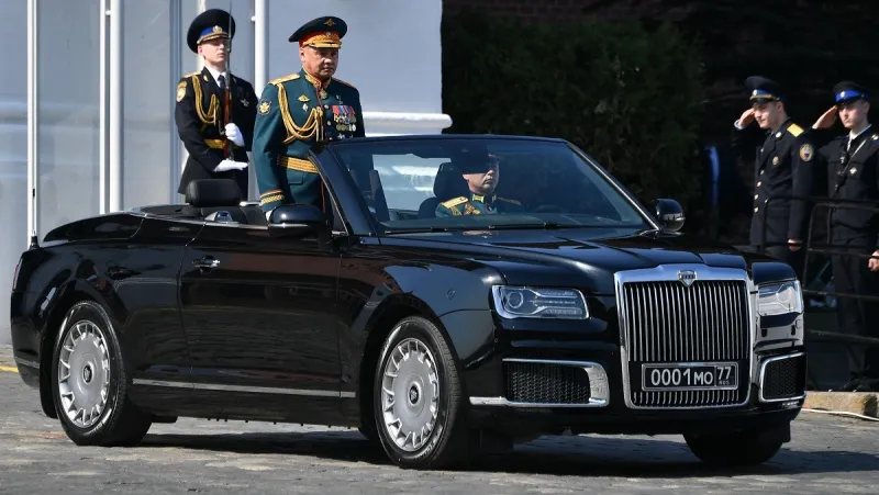 هل تُعجبك سيارة بوتين الرئاسية المكشوفة؟ .. تصميمها مسروق من «رولز رويس»