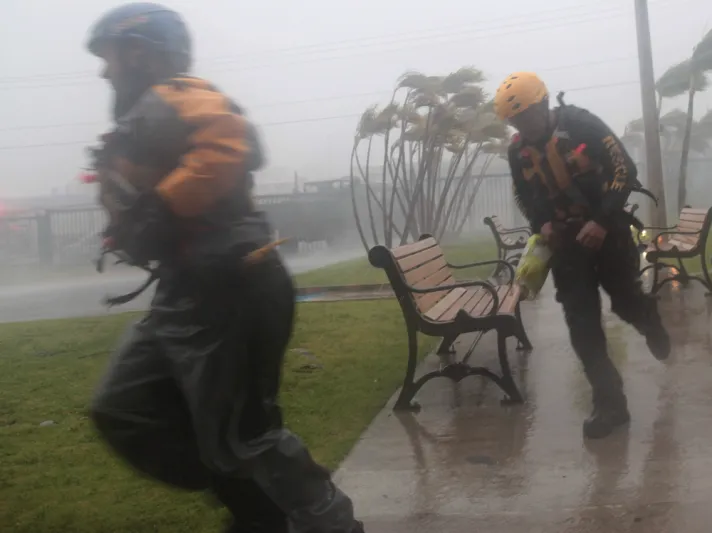 أكثر الجزر رعباً في العالم .. براكين وثعابين وأسماك القرش تنتظر الزائرين