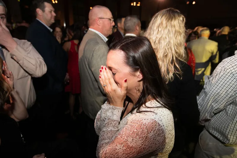 شركة تفاجئ موظفيها بمكافأة 10 ملايين دولار.. ماذا كان رد فعلهم؟! «فيديو»