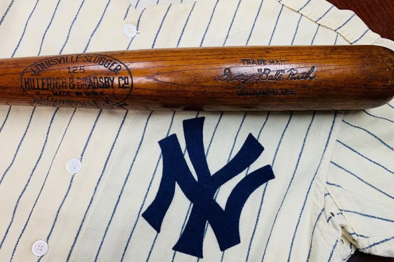 مضرب أعظم لاعب في تاريخ البيسبول يباع بـ1.8 مليون دولار