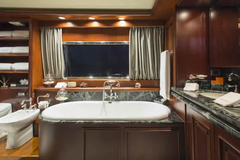 لون قوى وتراث غنى.. يخت MIRAGGIO الفاخر يوفر لك المتعة والخصوصية